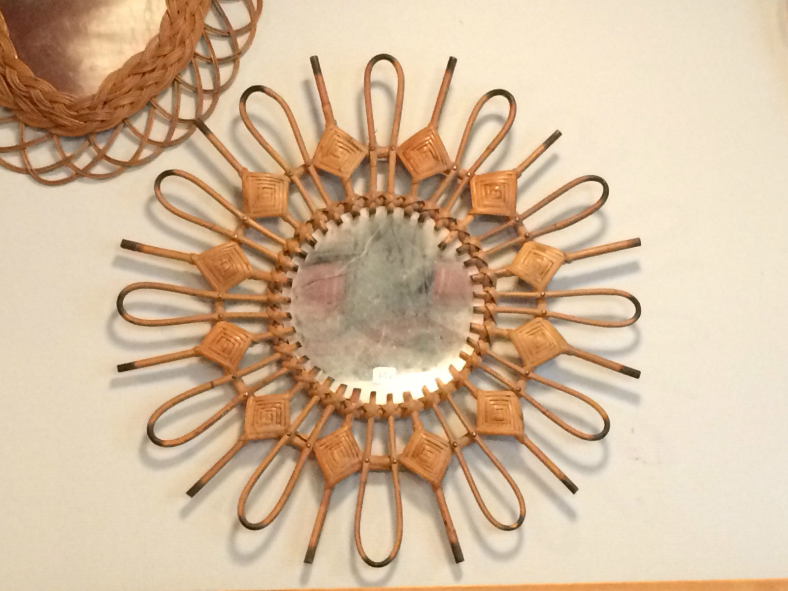 Miroir soleil en rotin 