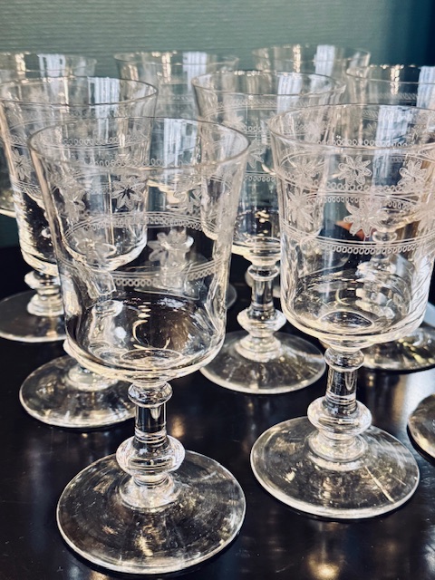 9 verresà vin gravé fin 19ème