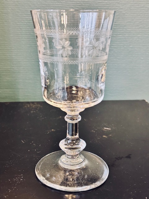 9 verresà vin gravé fin 19ème