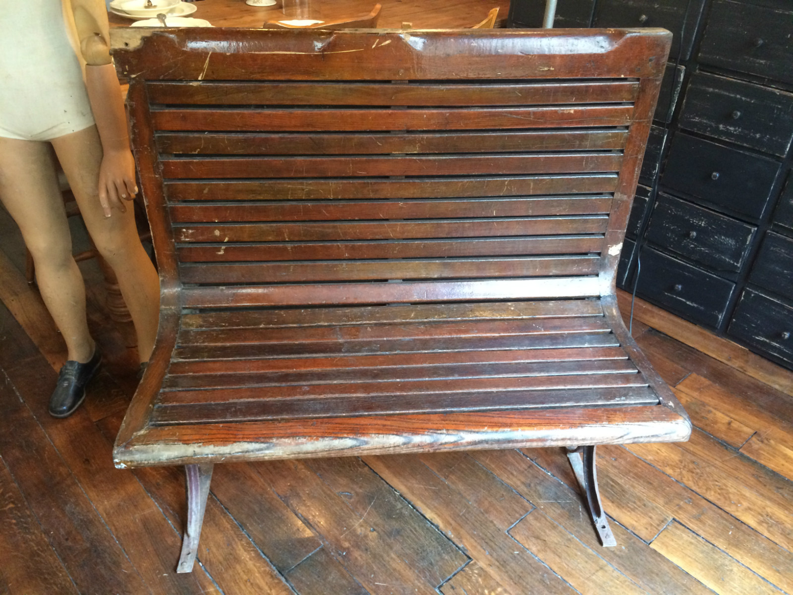 Banc de metro parisien