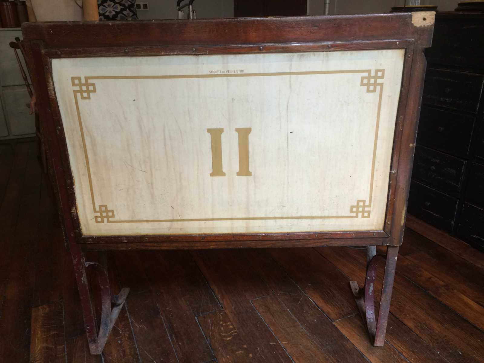 Banc de metro parisien