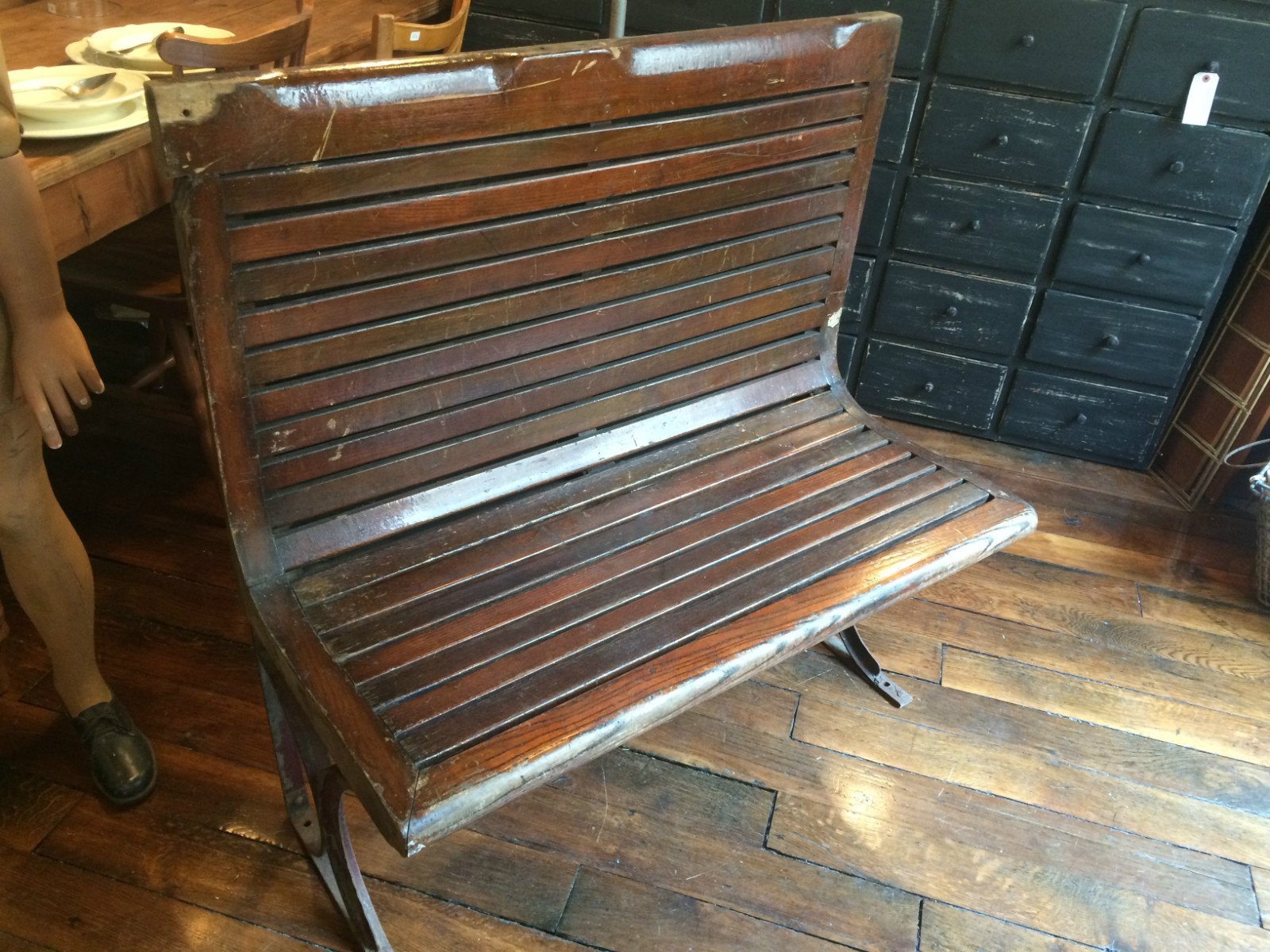 Banc de metro parisien