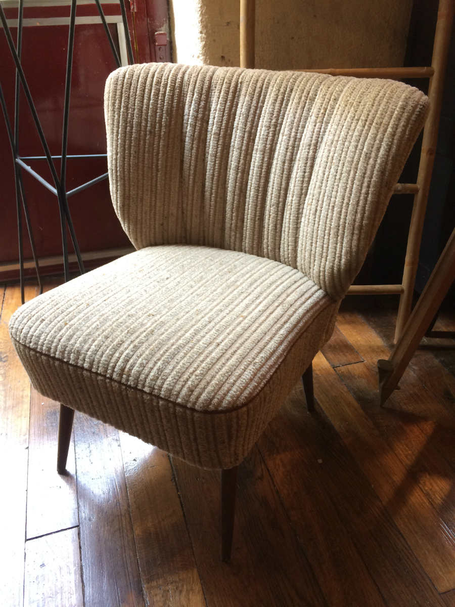 Fauteuil cocktail vintage velours cotelé à pieds compas 