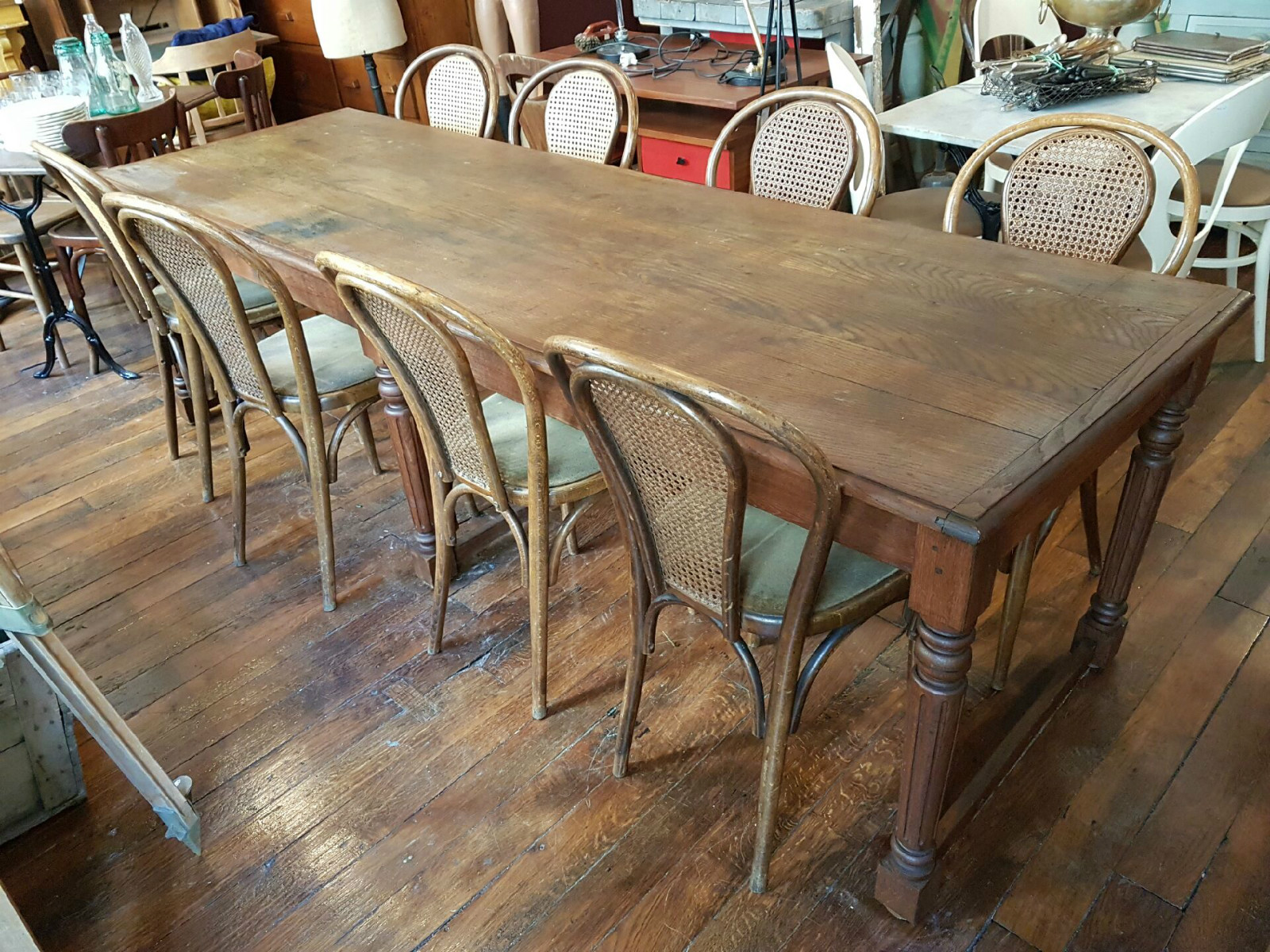 Table de drapier en chêne à pieds tournés