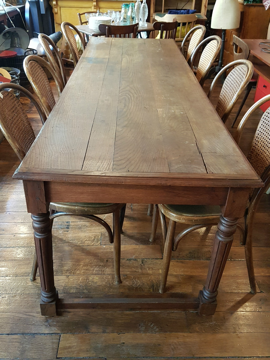 Table de drapier en chêne à pieds tournés