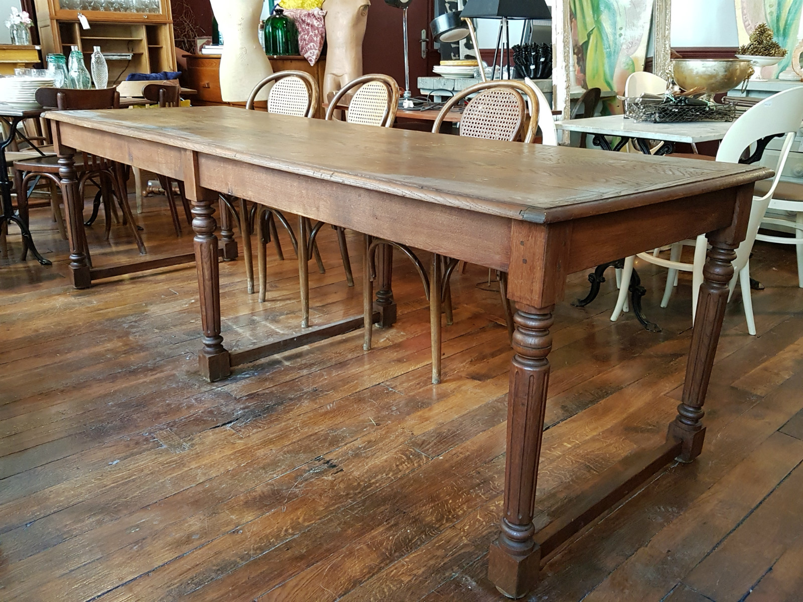 Table de drapier en chêne à pieds tournés