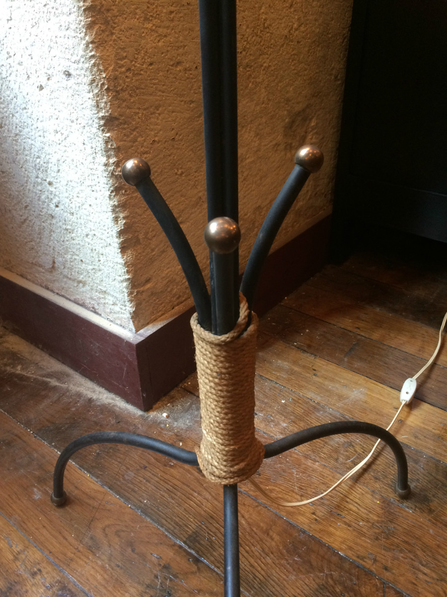 Lampadaire vintage avec 3 globes opaline année 50 et décor en corde