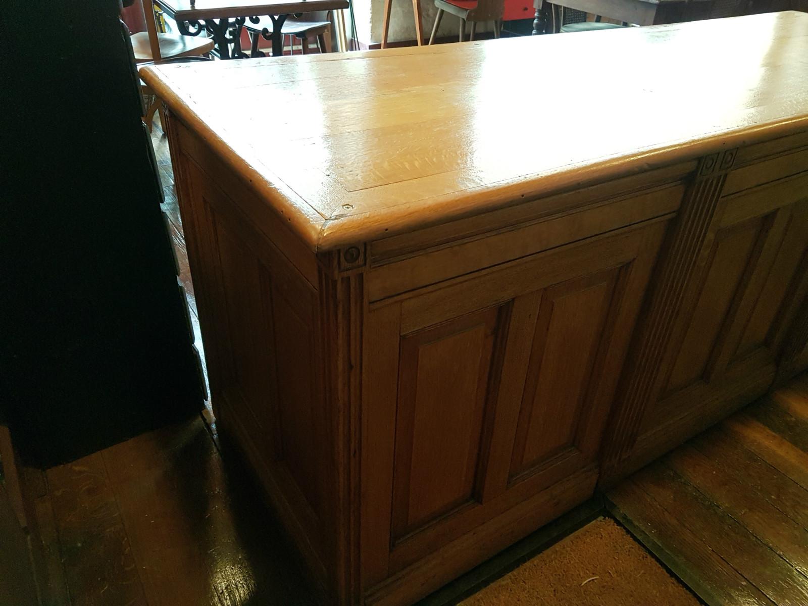 Meuble de magasin en chêne clair massif