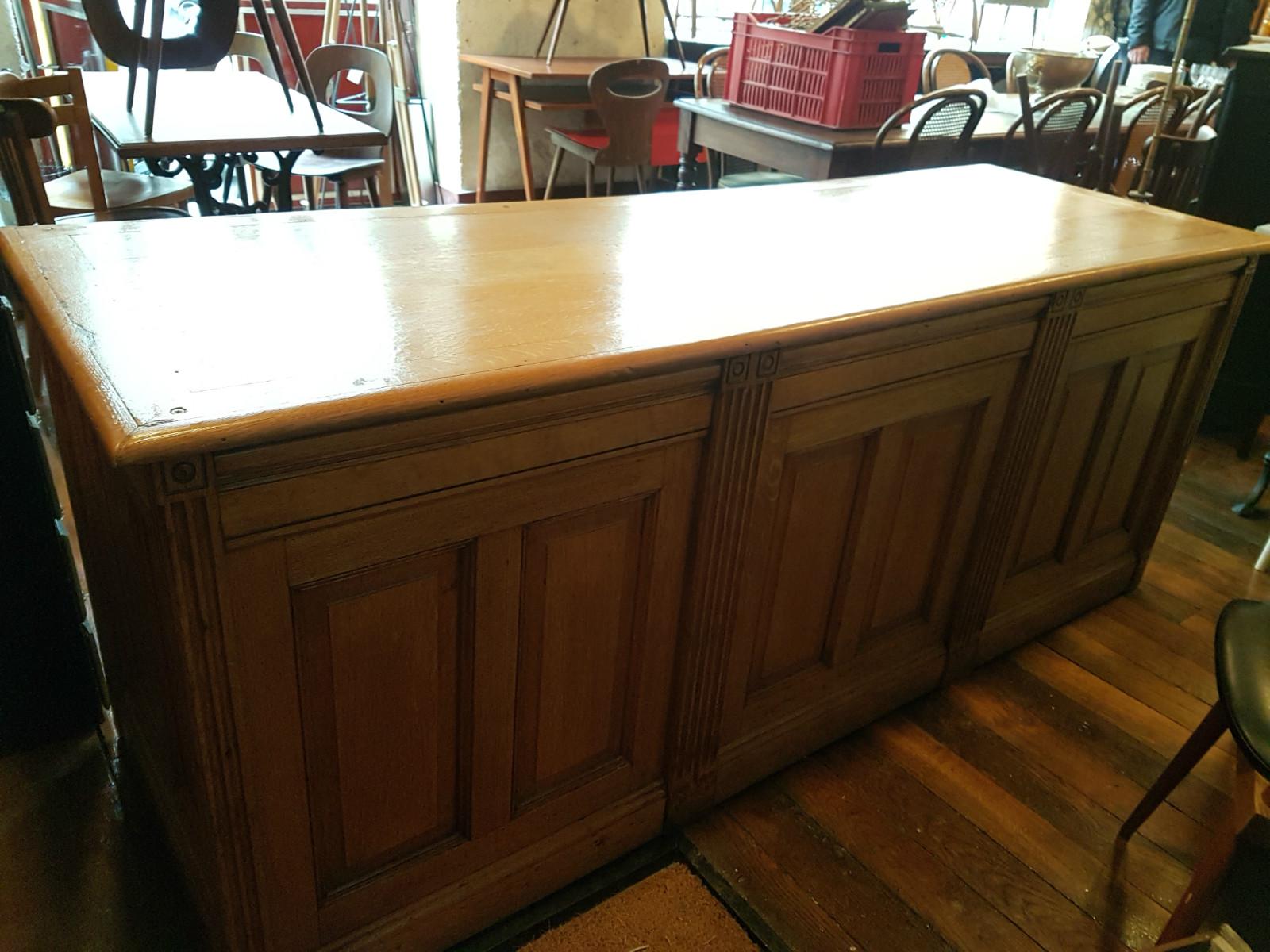 Meuble de magasin en chêne clair massif