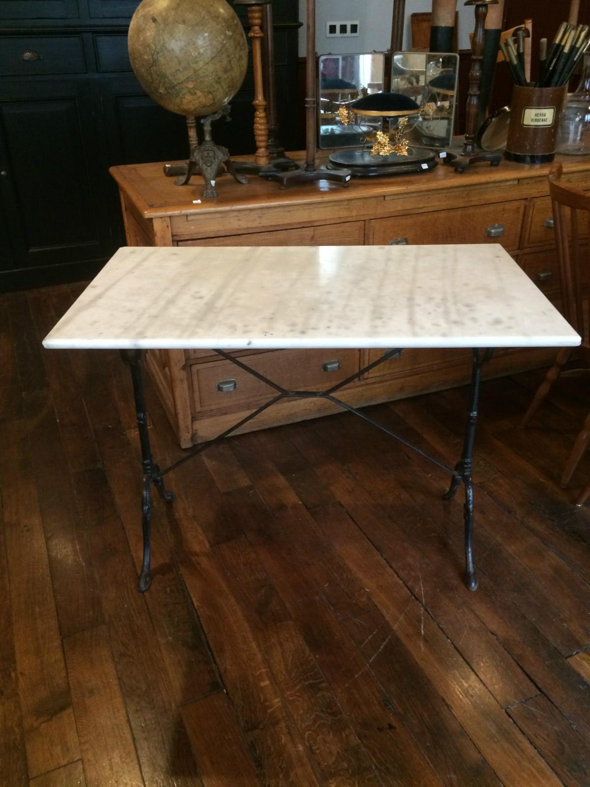 Table de bistrot en marbre et pied en fonte