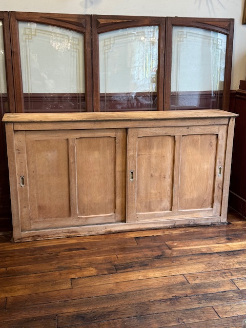 Buffet console en chêne à portes coulissantes