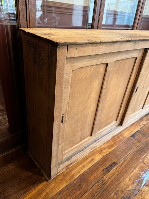 Buffet console en chêne à portes coulissantes