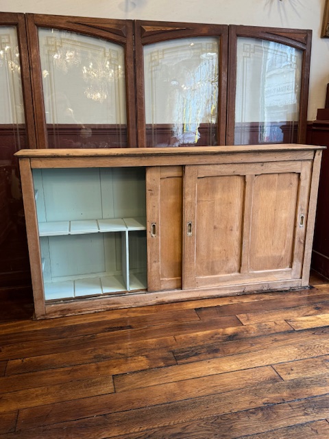 Buffet console en chêne à portes coulissantes