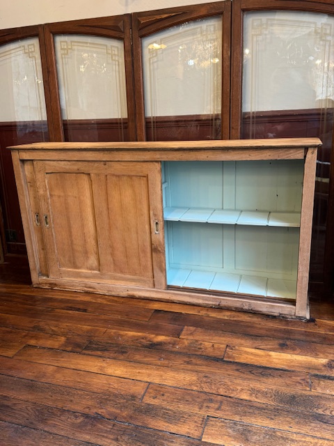 Buffet console en chêne à portes coulissantes