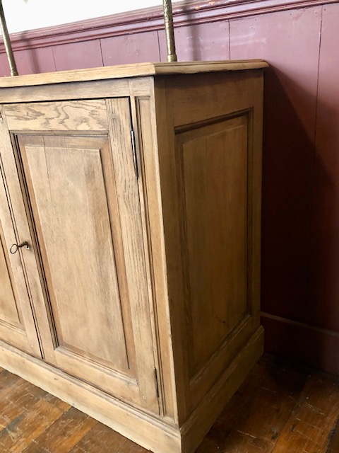 Buffet verrier en chêne