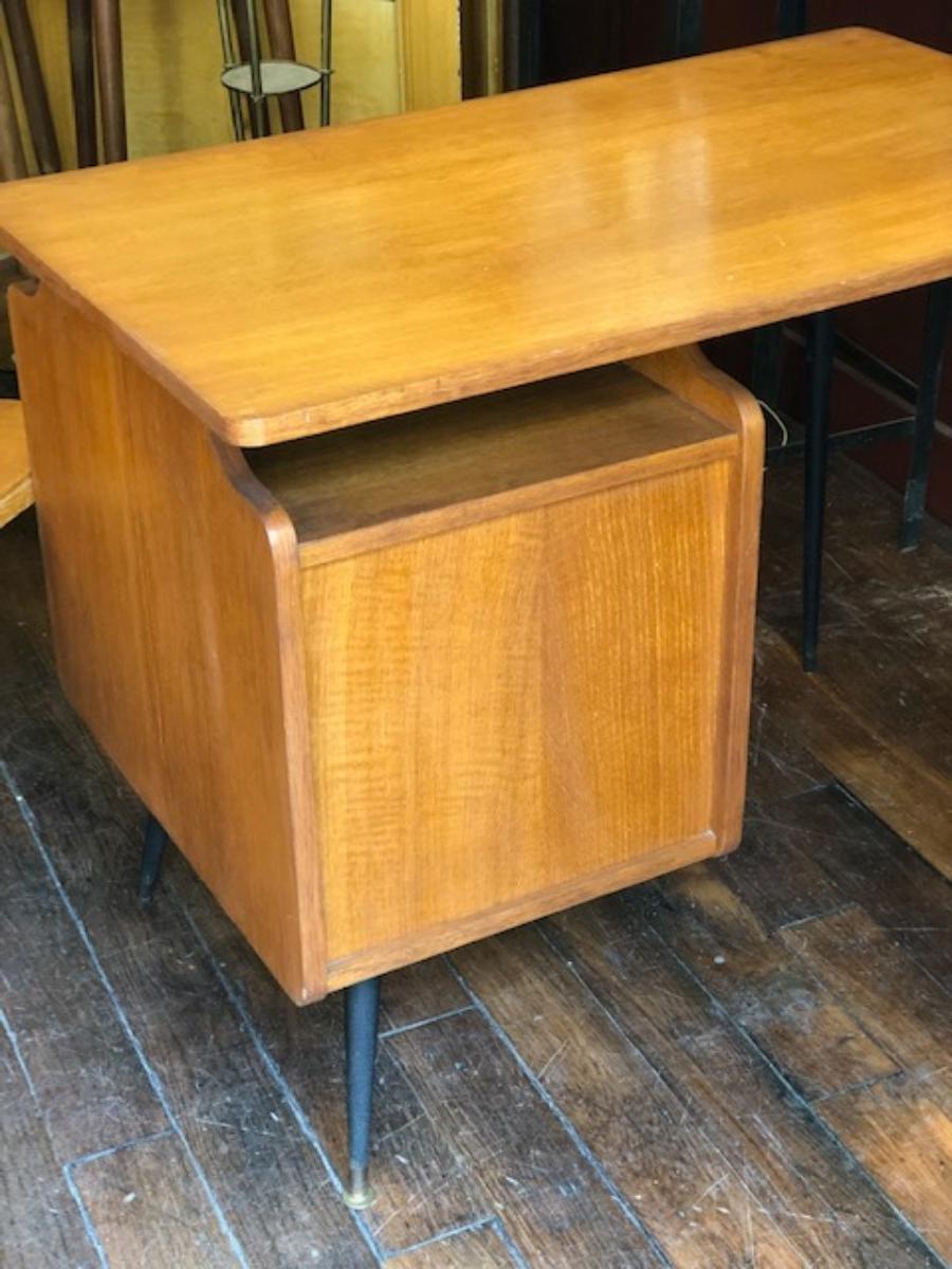 Bureau et sa chaise Baumann à pied compas 