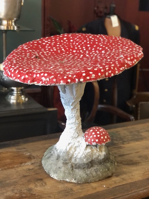 Champignons de jardin en ciment vintage