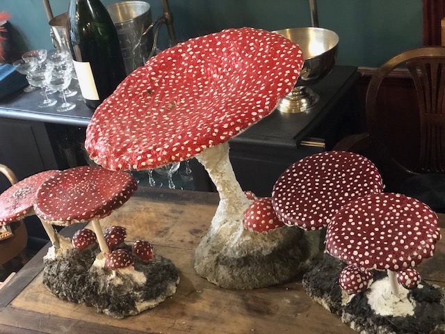 Champignons de jardin en ciment vintage