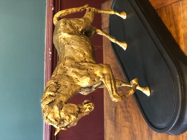 Cheval en métal doré vintage