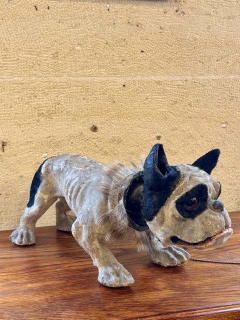 Chien bouledogue aboyant papier maché 19ème