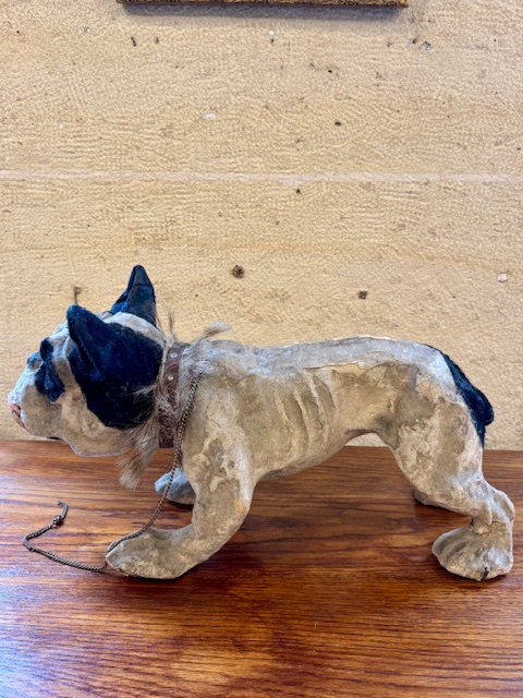 Chien bouledogue aboyant papier maché 19ème