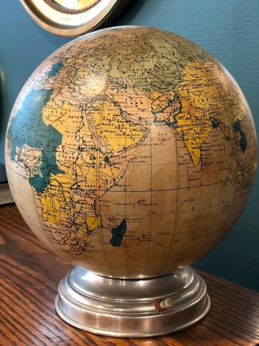 Globe terrestre lumineux vintage