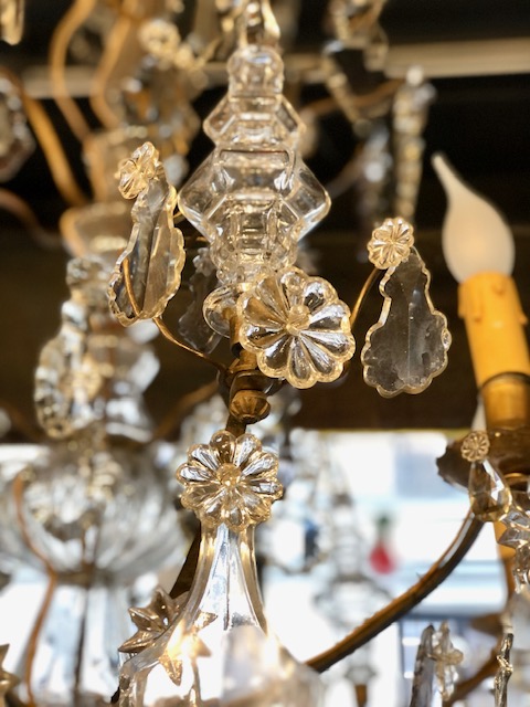 Grand lustre à pampilles et poignards ancien