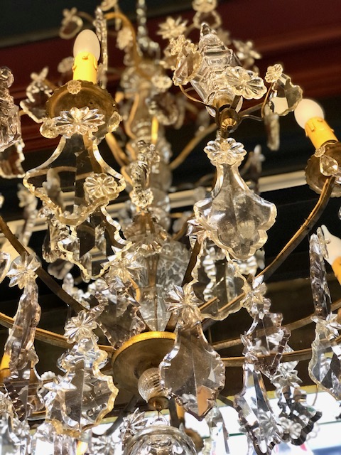 Grand lustre à pampilles et poignards ancien