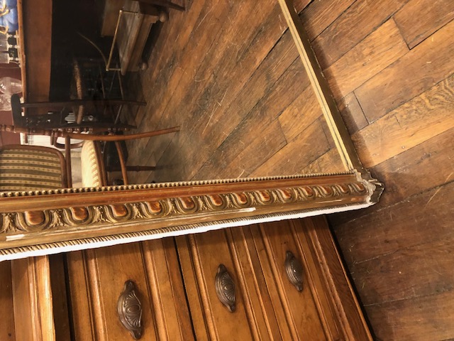 Grand miroir de cheminée en bois doré 
