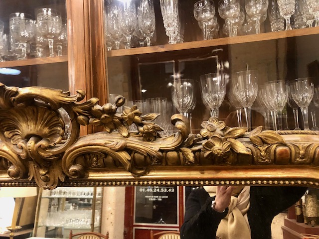 Grand miroir de cheminée en bois doré 