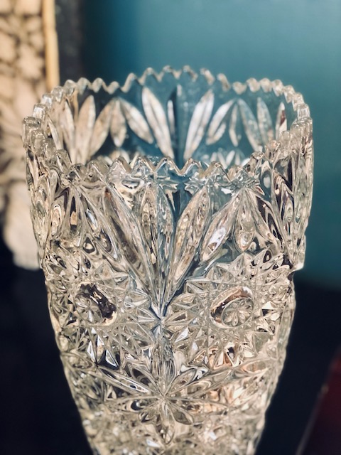 Grand vase en verre ciselé vintage