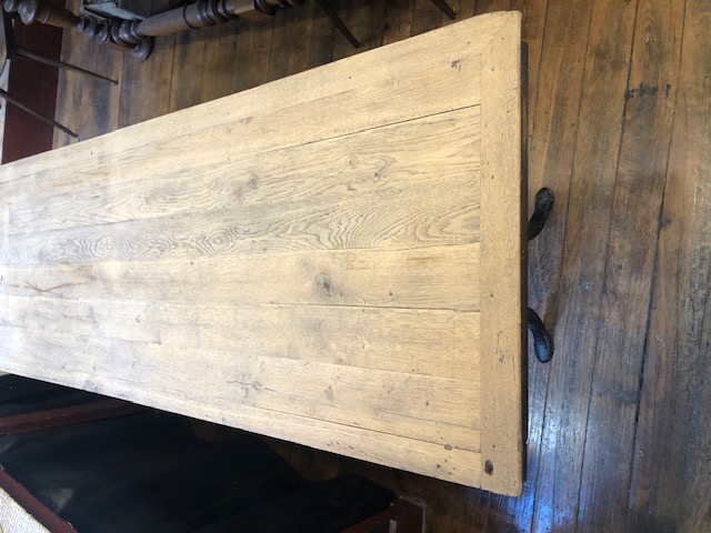 Grande table bistrot ou console 3 pieds en fonte