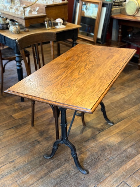 Grande table de bistrot ancienne