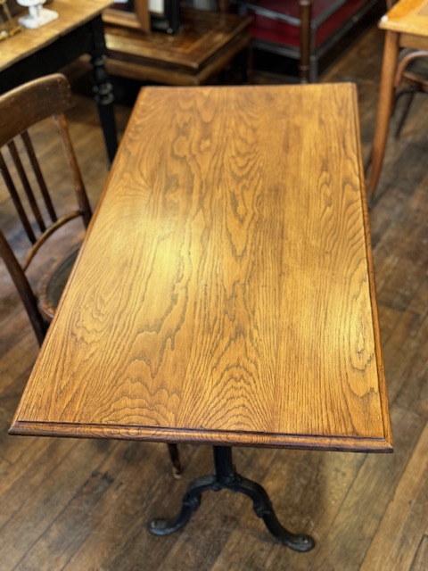 Grande table de bistrot ancienne