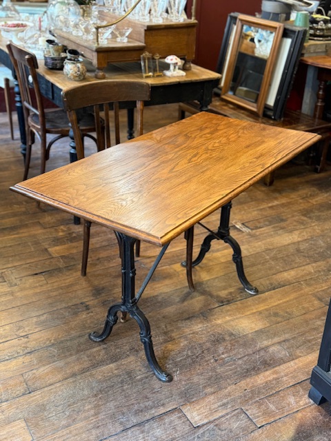 Grande table de bistrot ancienne