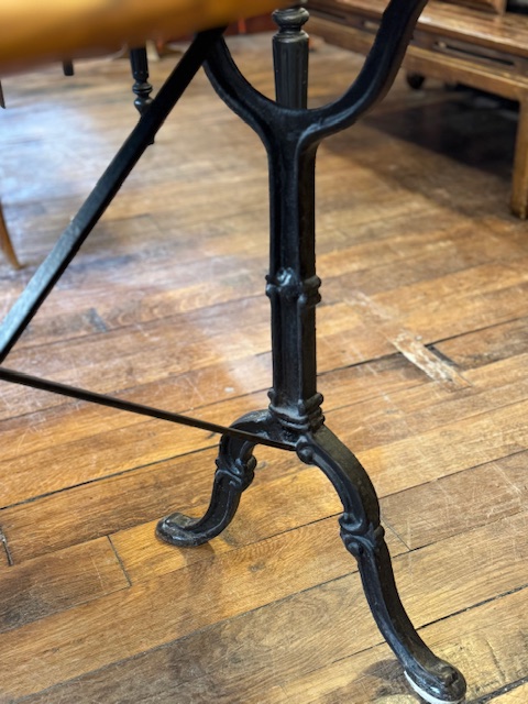 Grande table de bistrot ancienne