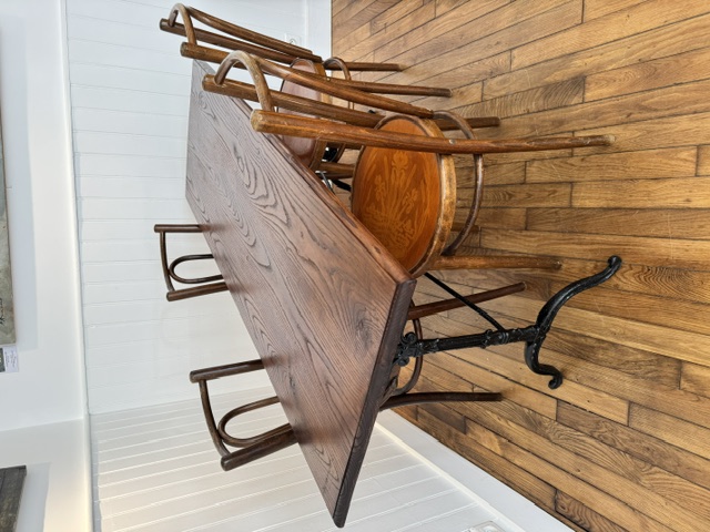 Grande table de bistrot pietement fonte