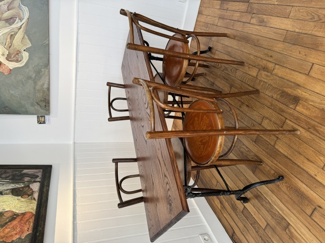 Grande table de bistrot pietement fonte