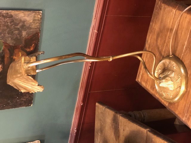 Lampe art nouveau en laiton ciselé