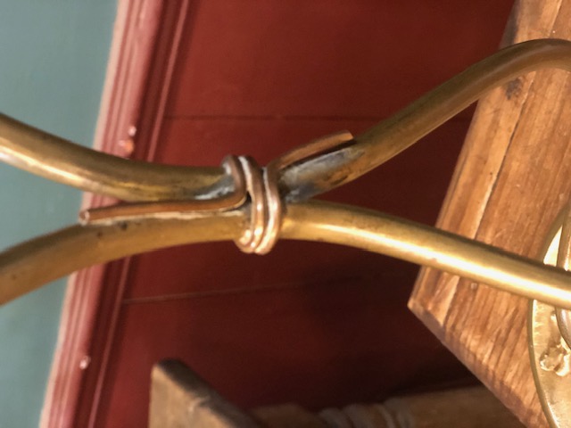 Lampe art nouveau en laiton ciselé