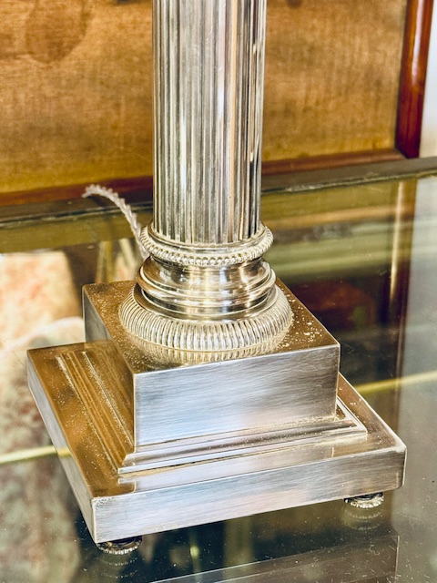 Lampe de table colonne néoclassique 