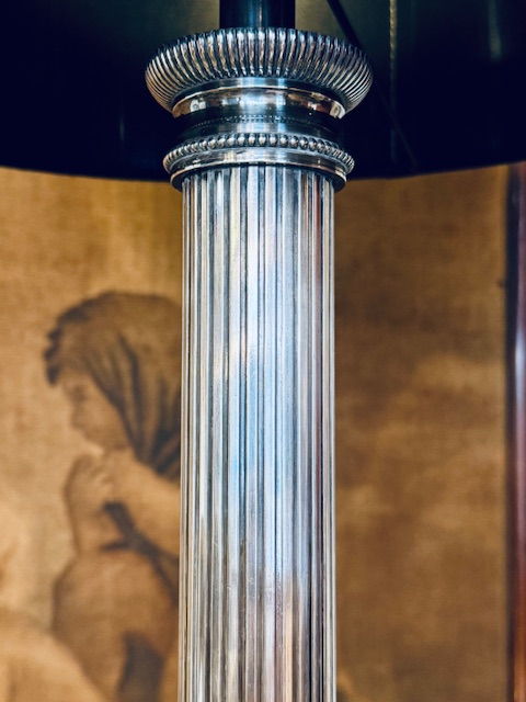 Lampe de table colonne néoclassique 