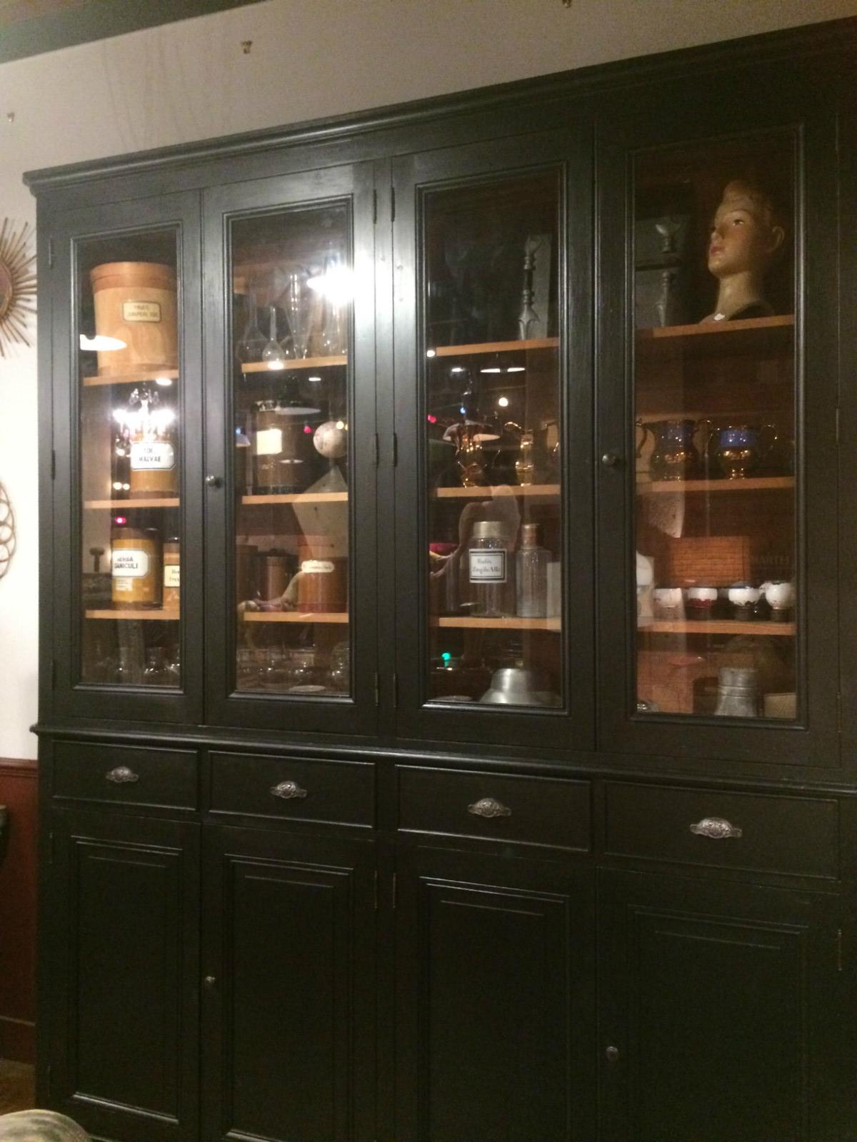 Meuble bibliothèque de pharmacie en bois peint 