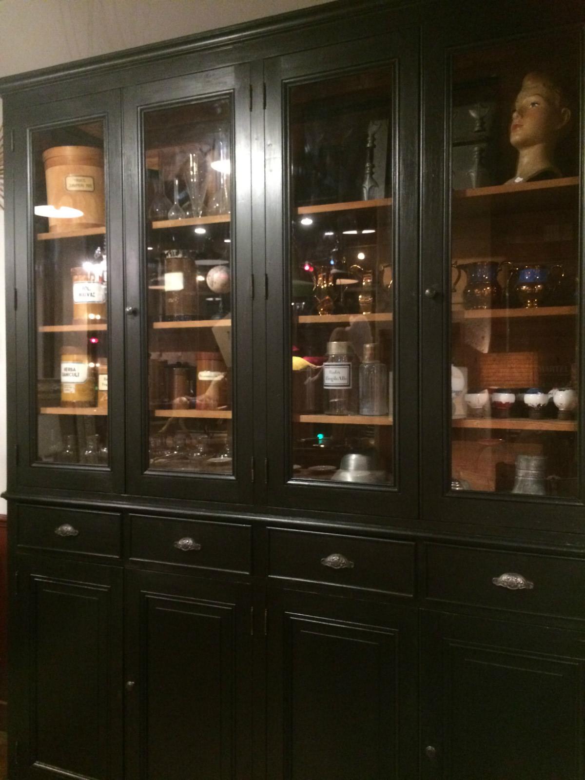 Meuble bibliothèque de pharmacie en bois peint 