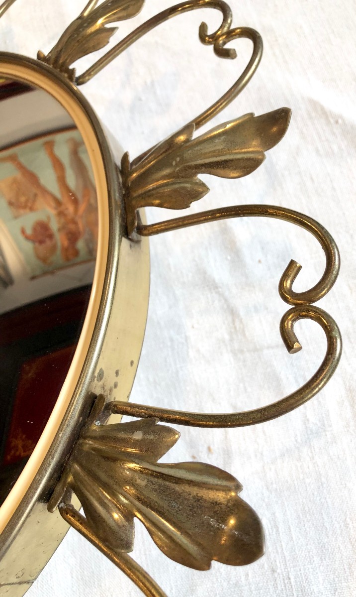 Miroir bombé décor arabesque métal doré