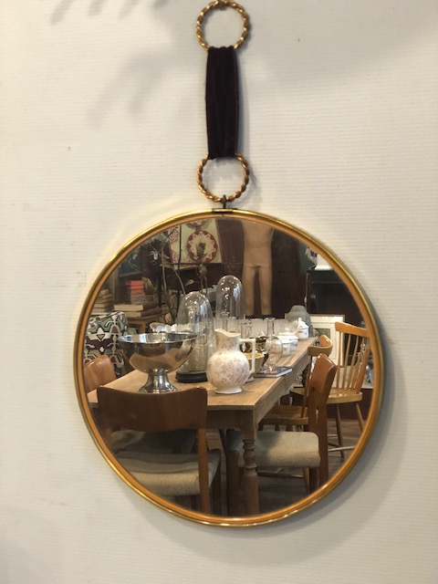 Miroir rond vintage cerclé de métal doré