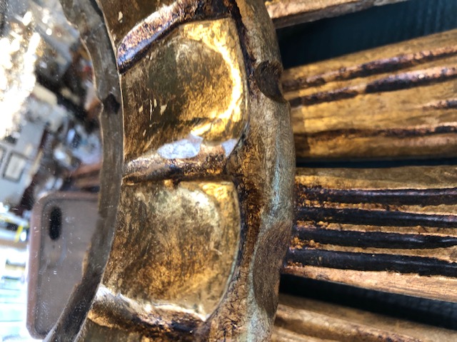 Miroir sorcière en bois doré