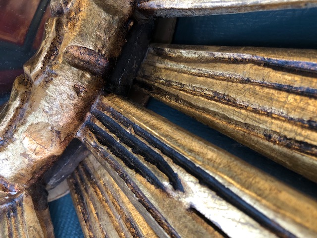 Miroir sorcière en bois doré