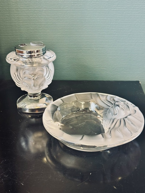 Necessaire de fumeur en cristal signé Lalique