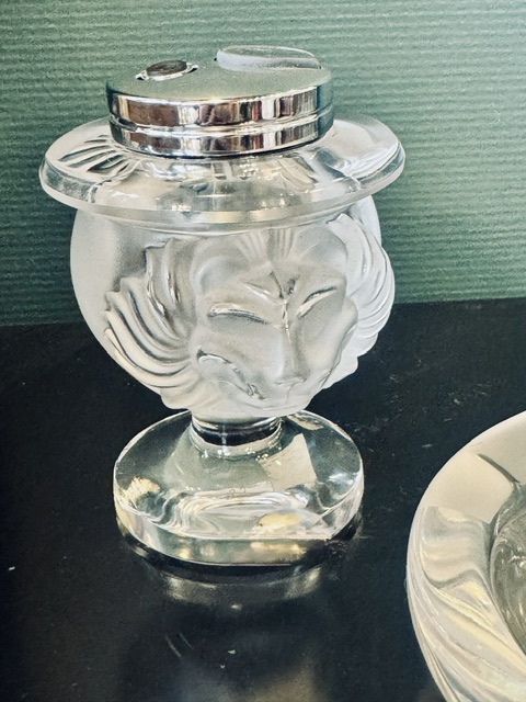 Necessaire de fumeur en cristal signé Lalique